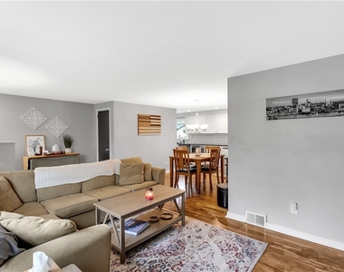 2412 Cathedral Dr - Photo Thumbnail 11
