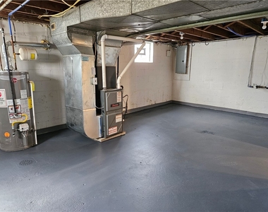 2412 Cathedral Dr - Photo Thumbnail 24