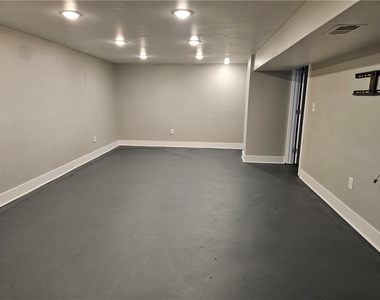 2412 Cathedral Dr - Photo Thumbnail 23