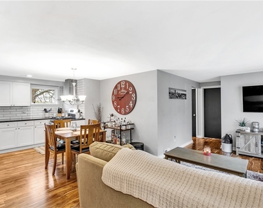 2412 Cathedral Dr - Photo Thumbnail 5