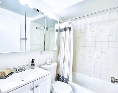1425 York Avenue - Photo Thumbnail 3
