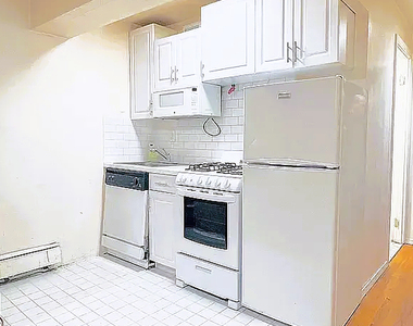 1425 York Avenue - Photo Thumbnail 2