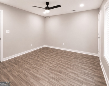 100 Summerwood Drive - Photo Thumbnail 7