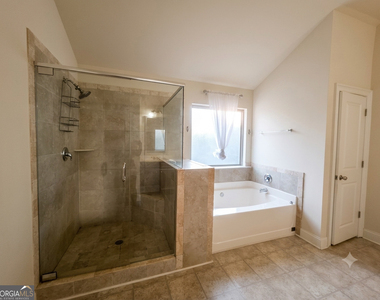 165 Regency Place - Photo Thumbnail 14