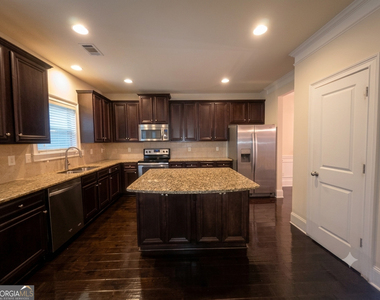 165 Regency Place - Photo Thumbnail 6