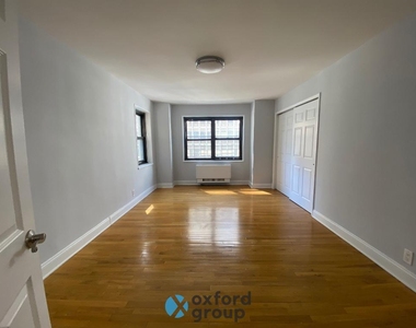 East 47th Street - Photo Thumbnail 1