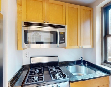 East 56th Street - Photo Thumbnail 7