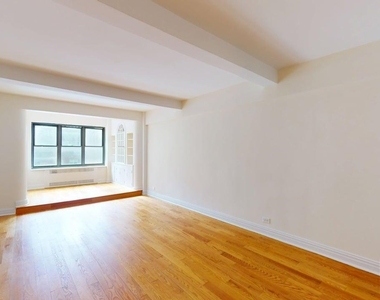 East 56th Street - Photo Thumbnail 5