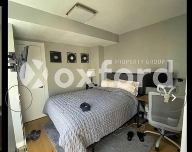East 25th Street - Photo Thumbnail 5