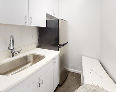 West 73rd Street - Photo Thumbnail 3