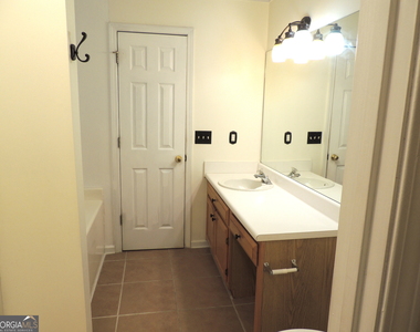 260 Mountainview Drive - Photo Thumbnail 13