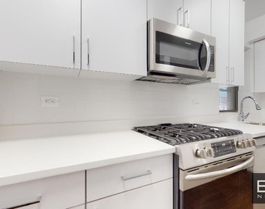 East 57th Street - Photo Thumbnail 2