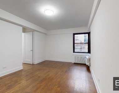 East 57th Street - Photo Thumbnail 3