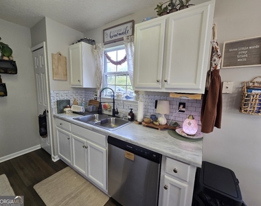 130 Dellwood Place - Photo Thumbnail 17
