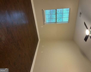 137 Avalon Drive - Photo Thumbnail 6