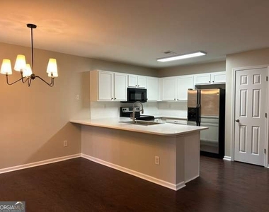 137 Avalon Drive - Photo Thumbnail 2