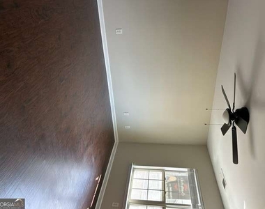137 Avalon Drive - Photo Thumbnail 3