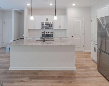 411 Summit View Lane - Photo Thumbnail 3