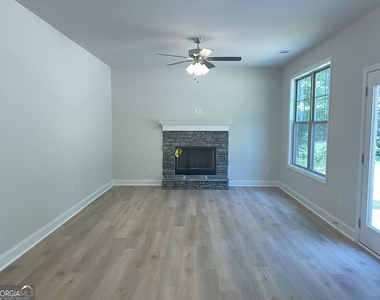 176 Country World Drive - Photo Thumbnail 4