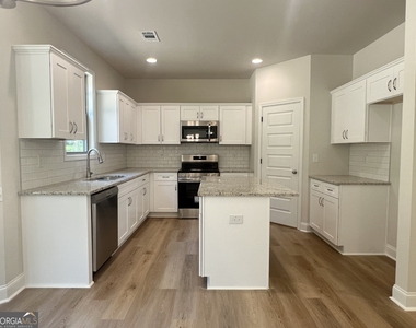176 Country World Drive - Photo Thumbnail 6
