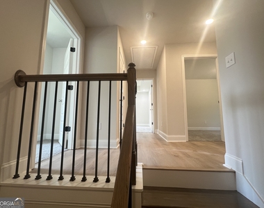 176 Country World Drive - Photo Thumbnail 9