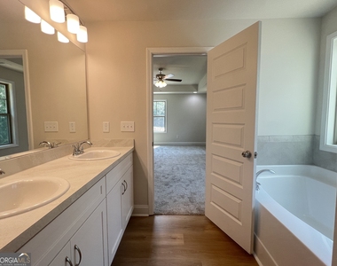 176 Country World Drive - Photo Thumbnail 28