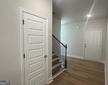 176 Country World Drive - Photo Thumbnail 3