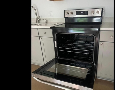 572 Lancelot Drive - Photo Thumbnail 4