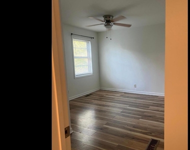 572 Lancelot Drive - Photo Thumbnail 11