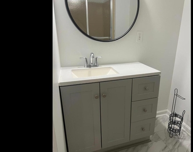 572 Lancelot Drive - Photo Thumbnail 9
