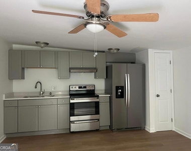 572 Lancelot Drive - Photo Thumbnail 2