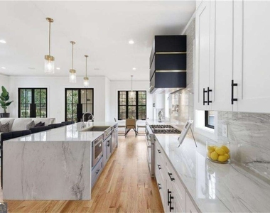 1385 Sylvan Circle Ne - Photo Thumbnail 4