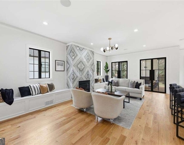 1385 Sylvan Circle Ne - Photo Thumbnail 2