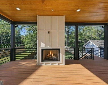 1385 Sylvan Circle Ne - Photo Thumbnail 8