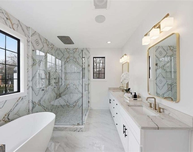 1385 Sylvan Circle Ne - Photo Thumbnail 12