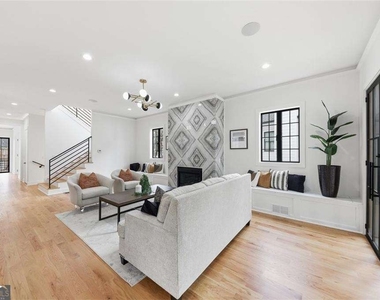 1385 Sylvan Circle Ne - Photo Thumbnail 6