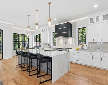 1385 Sylvan Circle Ne - Photo Thumbnail 5