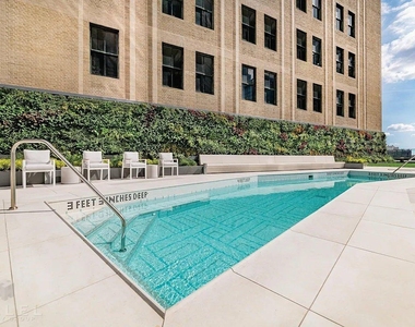 Northern Boulevard - Photo Thumbnail 10