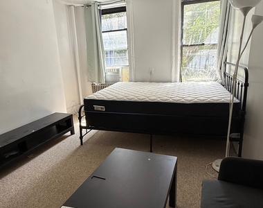 424 East 11th Street - Photo Thumbnail 2