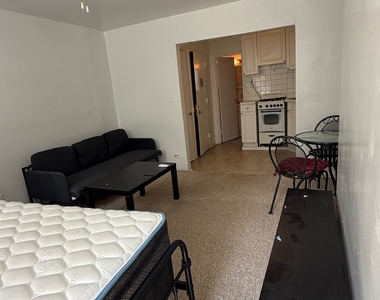 424 East 11th Street - Photo Thumbnail 3
