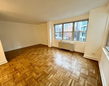 888 8th Avenue - Photo Thumbnail 1