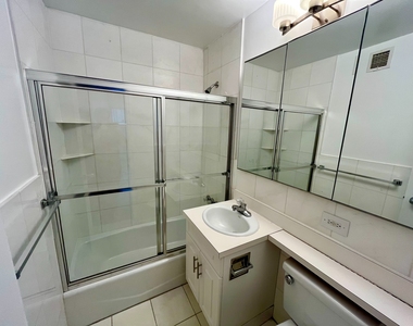 888 8th Avenue - Photo Thumbnail 4
