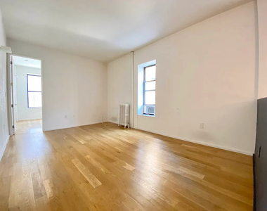 27 Brooklyn Avenue - Photo Thumbnail 2