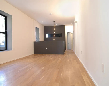 27 Brooklyn Avenue - Photo Thumbnail 4