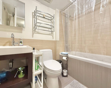 16 Meserole Street - Photo Thumbnail 10