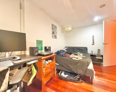 16 Meserole Street - Photo Thumbnail 5