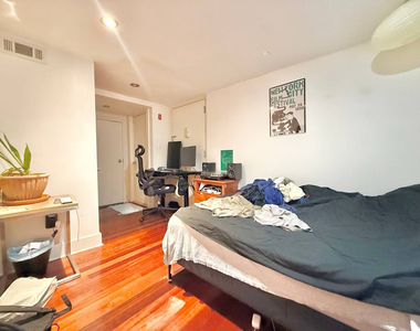 16 Meserole Street - Photo Thumbnail 6