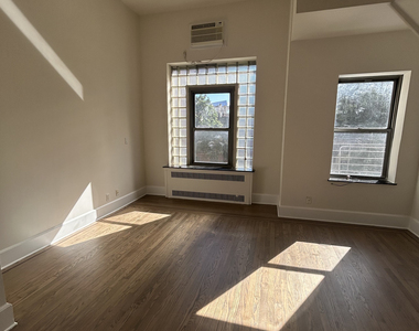 113 East 31st Street - Photo Thumbnail 1