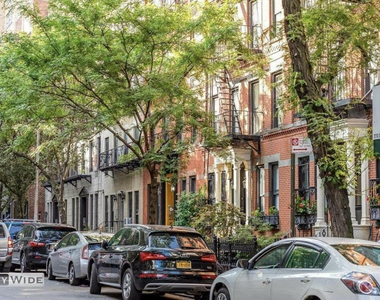 257 East 61st Street - Photo Thumbnail 4