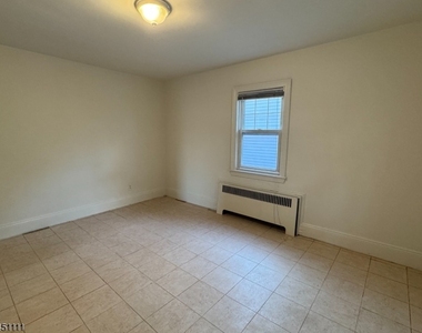 28 Knopf St - Photo Thumbnail 4